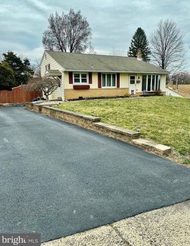 1106 Division Ave, Willow Grove, PA 19090-1648