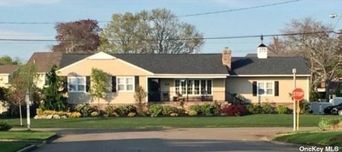 89 Cedar Ln, Babylon, NY 11702-3807