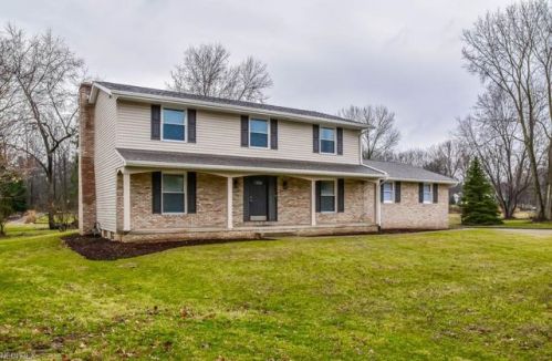904 Chapel Rdg, Canton, OH 44714-2724