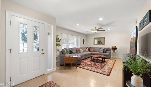 4413 Paradise Ln, Glendale, AZ 85306-2727