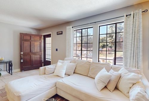 40152 Calle Plana, Santa Clarita CA  91390-1086 exterior