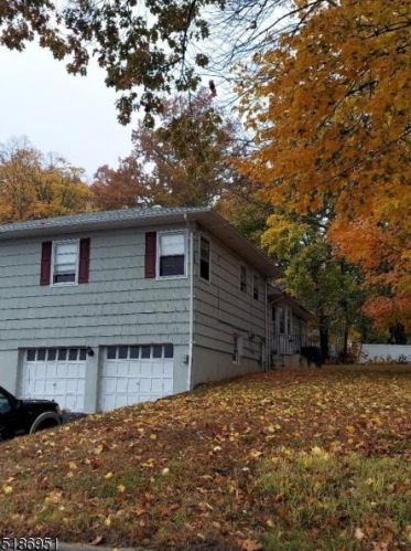 15 Lawrence St, Dover, NJ 07801-4422