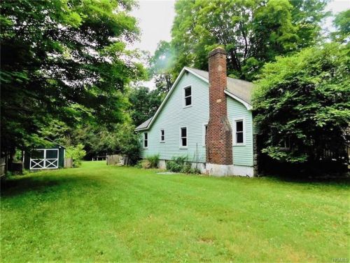 9 Grape Hollow Rd, Whaley Lake, NY 12531-5417
