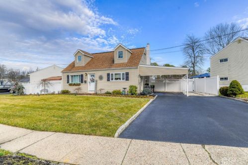 12 Nicholas Dr, Old Bridge NJ  08857-1518 exterior