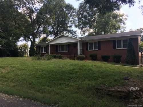 305 Puett St, Dallas, NC 28034-1630