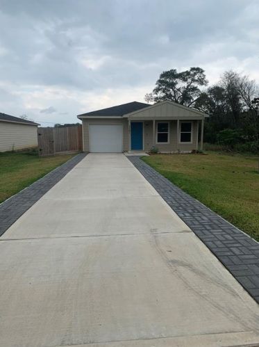 2501 16th St, Hempstead TX  77445-6543 exterior