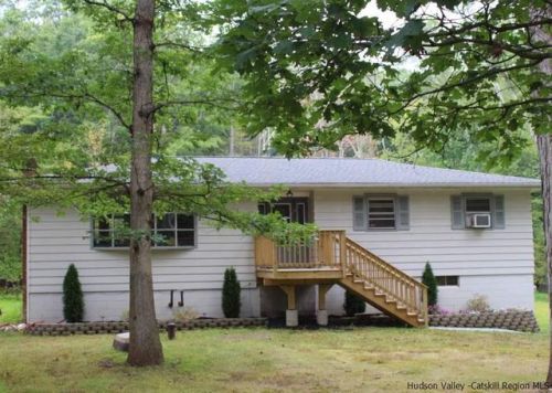 22 Whitney Dr, Woodstock, NY 12498-1934