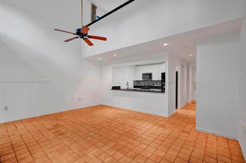 7692 Oakmont Cir, Hialeah FL  33015-2046 exterior