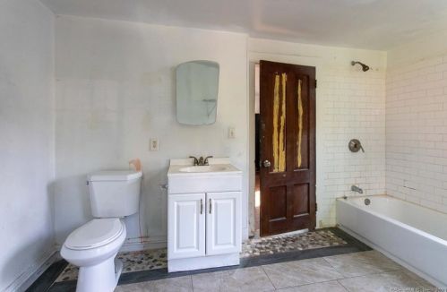 201 Town St, Norwich CT  06360-2402 exterior