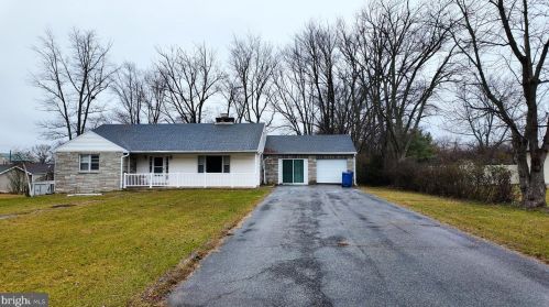115 Airport Dr, Carlisle, PA 17013-1104