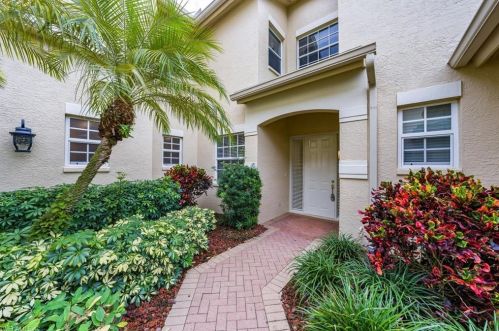 650 Vintage Reserve Cir, Naples, FL 34119-1391