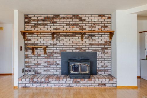 2294 Chester Dr, Penngrove CA  94951-9529 exterior