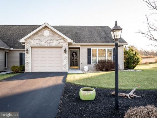 123 Touchstone Dr, Carlisle, PA 17015-6946