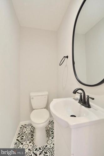 6717 Westcott Rd, Falls Church VA  22042-2717 exterior