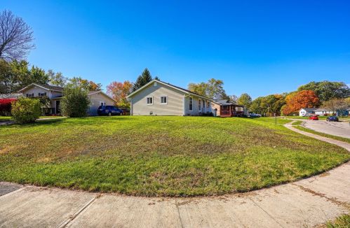 815 Lakeview Dr, Marysville OH  43040-1238 exterior