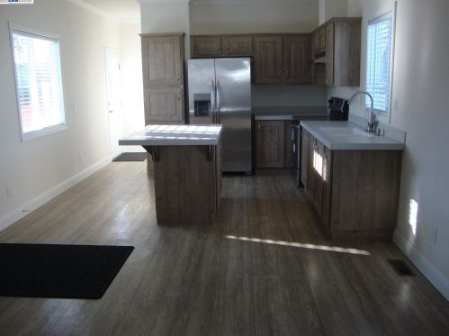 747 Lewelling Blvd, San Leandro CA  94579-2445 exterior