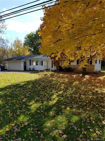 6006 Godfrey Rd, Burt, NY 14028-9722