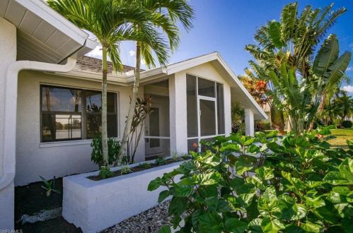 1318 25th Ter, Cape Coral, FL 33904-5724
