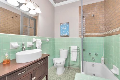 2223 33 St, Galveston TX 77550-7505 exterior