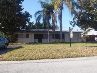 14232 Hetrick Cir, Largo, FL 33774-5215