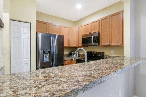 127 Monterey Bay Dr, Boynton Beach, FL 33426-8438