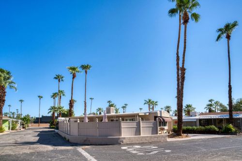 70 Santa Monica St, Palm Springs CA  92264-5257 exterior