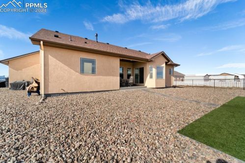 702 Calaveras Dr, Pueblo CO 81007-1942 exterior