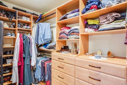 2082 Stonefield Ln, Santa Rosa CA  95403-0951 exterior