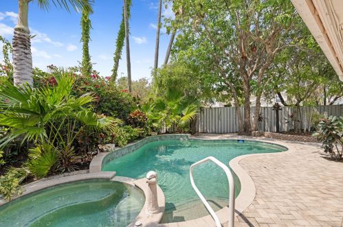 134 Eagleton Ct, West Palm Beach, FL 33418-8050