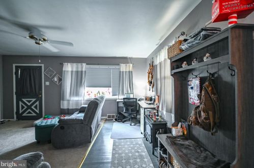 615 Mervine St, Pottstown, PA 19464-2836