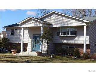 171 Grandview Ave, Chestnut Ridge, NY 10952-1418