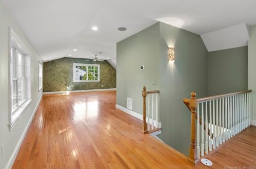 1 Barn Hill Rd, Bloomfield CT  06002-1218 exterior