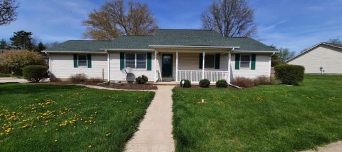327 Maple Ridge Dr, Wilmington, OH 45177-3917