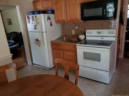 70 Bolton St, Manchester, CT 06042-2906