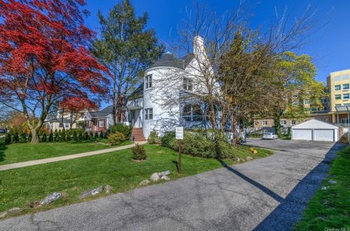 56 Willow Dr, New Rochelle, NY 10805-2307