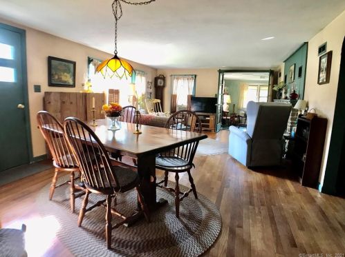 51 Johnnycake Ln, New Hartford, CT 06057-2005