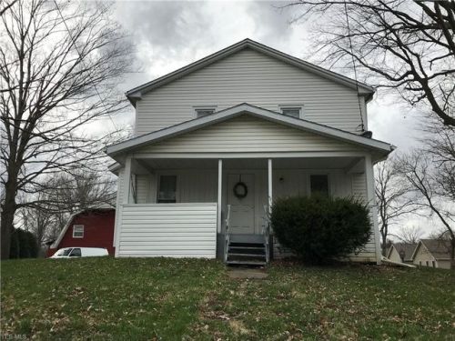 3135 Main St, Roaming Shores, OH 44084-9430