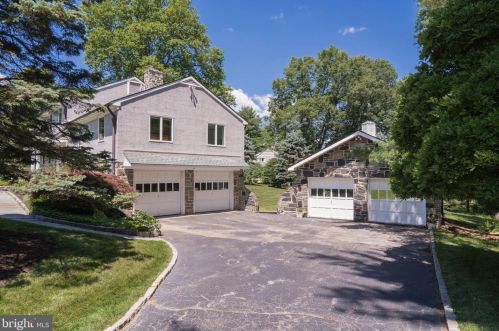1914 Firethorn Ln, Ithan, PA 19085-1810