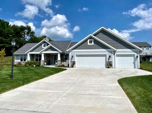 1418 Fox River Run, Mukwonago, WI 53149-7907