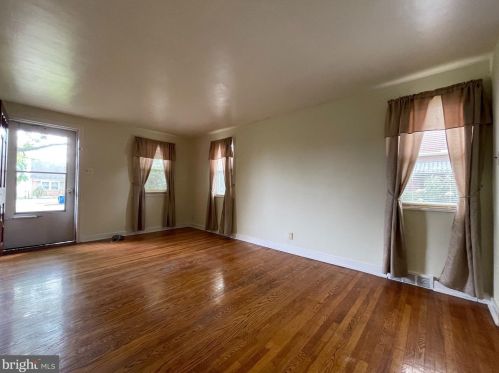 329 King St, Pottstown, PA 19464-5516