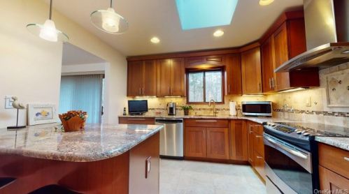 16 James St, Washingtonville NY  10992-1406 exterior