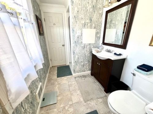 114 Oakhurst Rd, Pittsburgh PA  15215-1452 exterior