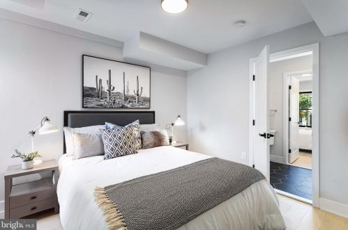 1733 Independence Ave, Washington DC  20003-1637 exterior