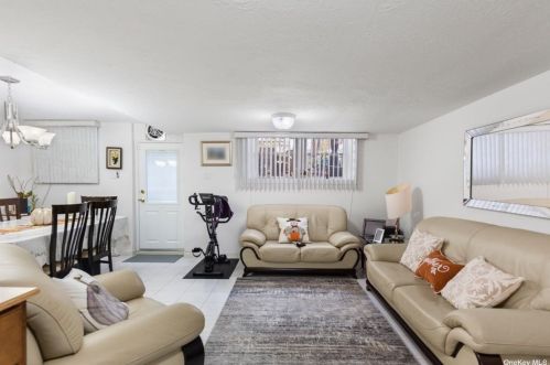 107-07 80th St, Jamaica, NY 11417-1135