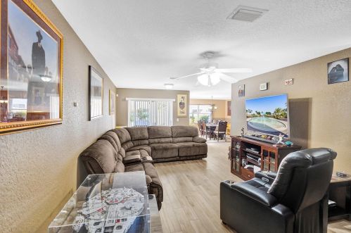 6759 Duval Ave, West Palm Beach, FL 33411-6485