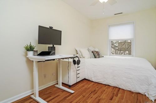 166 Harding Ave, White Plains NY  10606-1309 exterior