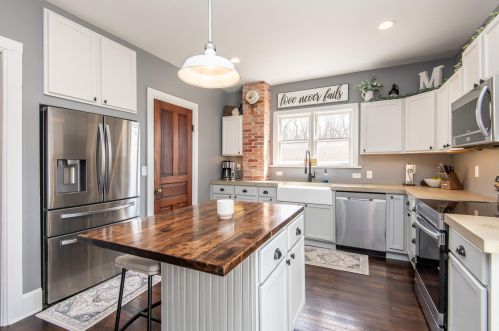 633 Main St, Waterford, WI 53185-4445