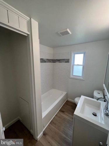 21 Sussex St, Gloucester NJ  08030-1725 exterior