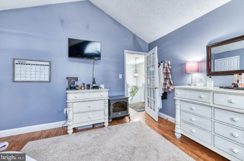 558 Cedar Holw Dr, Yardley PA exterior