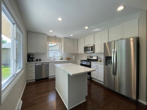 6264 Thorncrest Dr, Greendale, WI 53129-2647